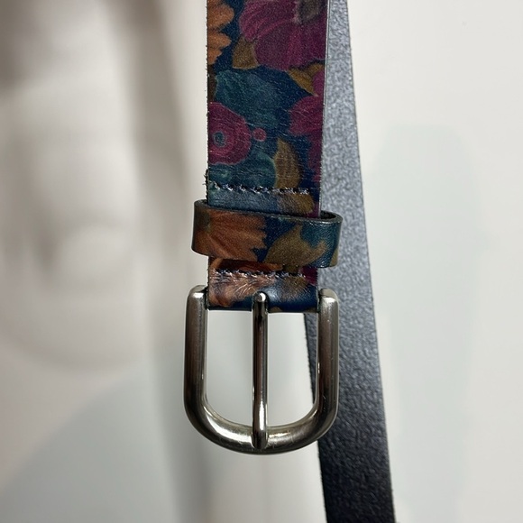 Patricia Nash | Women’s Dark Floral Leather Belt - Picture 2 of 3